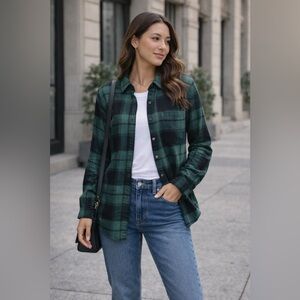Hollister green and black plaid flannel long-sleeve button-down shirt